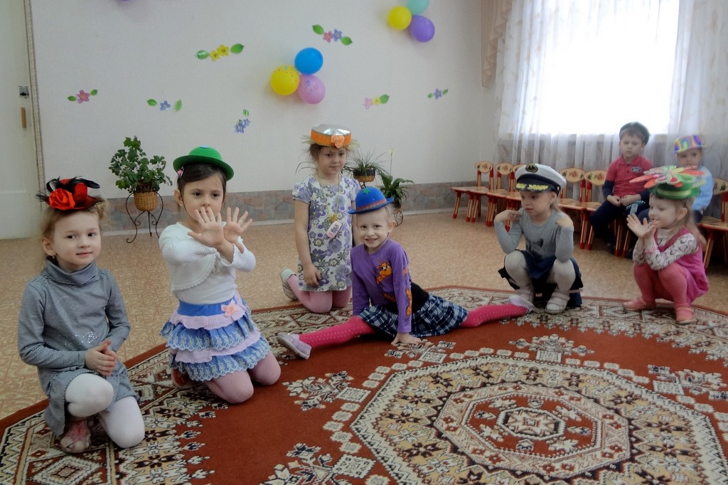 Смачиваем плитку при укладке на стену Смачиваем плитку при укладке на стену